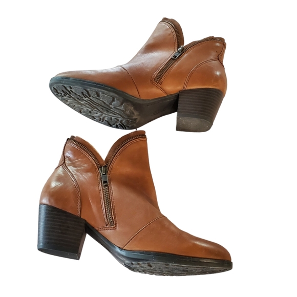 Earth Hawthorne Almond  Leather Zipper Ankle Boots - Picture 10 of 14